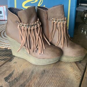 Sbicca vintage collection “zepp” fringe booties- brand new